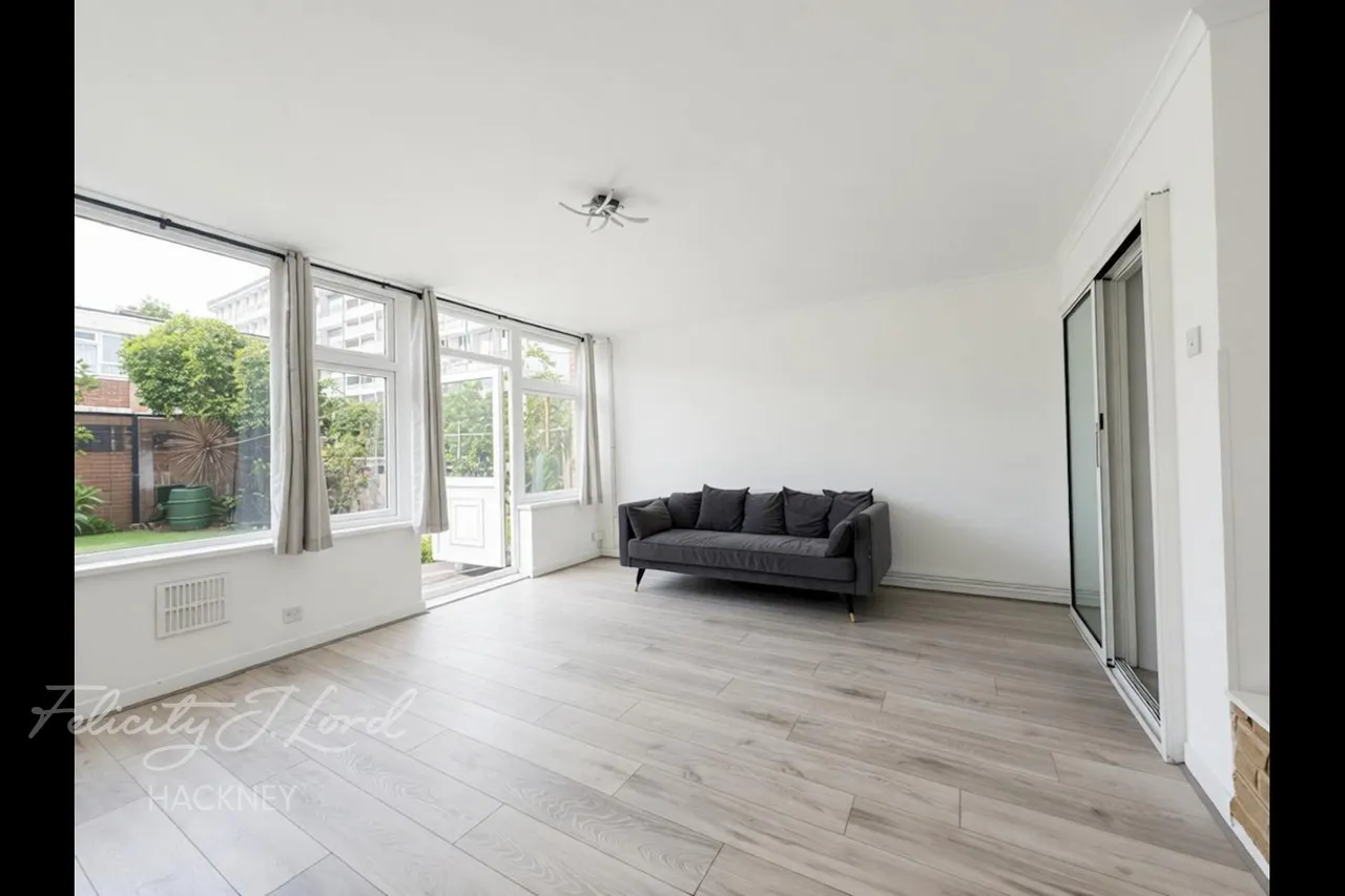 Cassland Road, photo 18