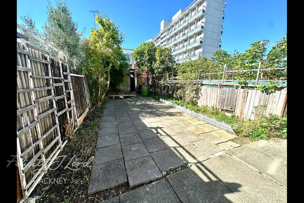 Cassland Road, photo 2