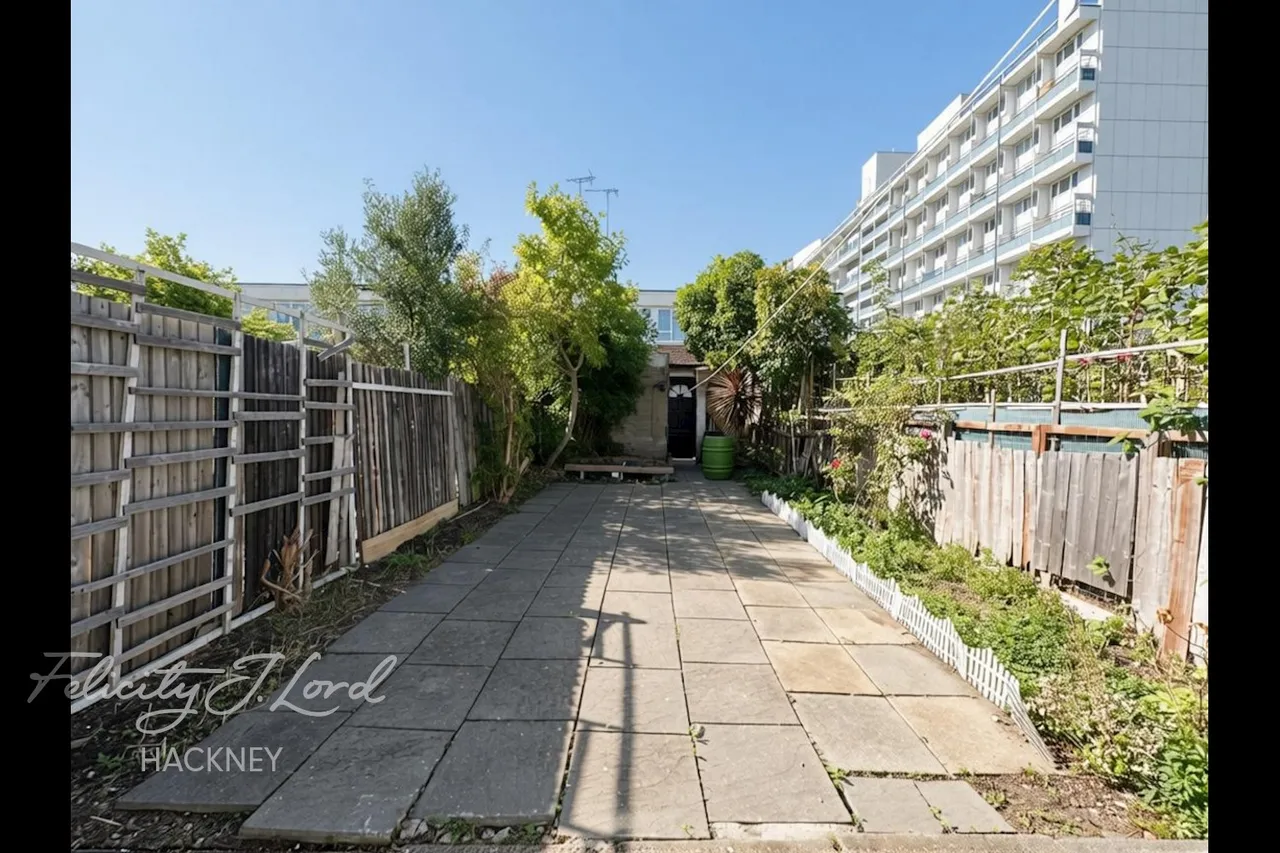 Cassland Road, photo 19
