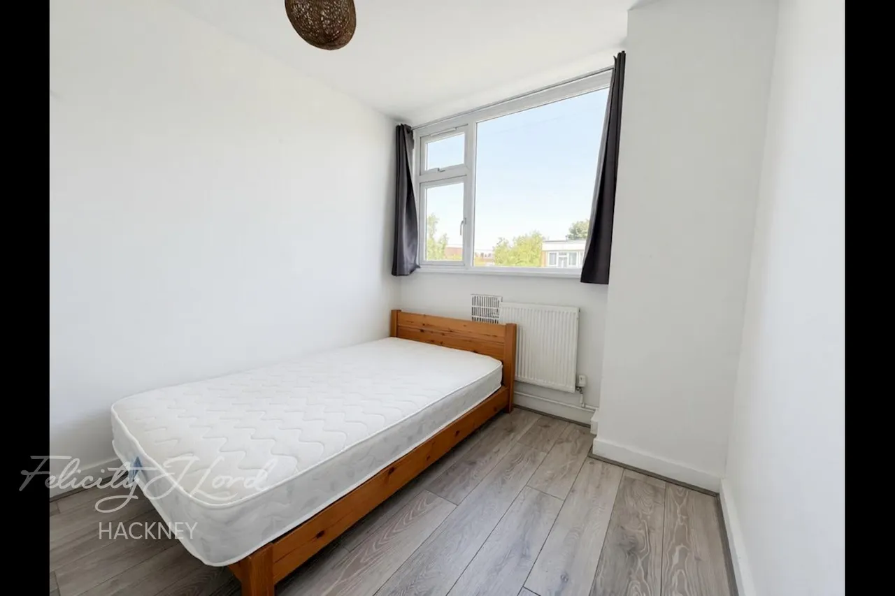 Cassland Road, photo 20
