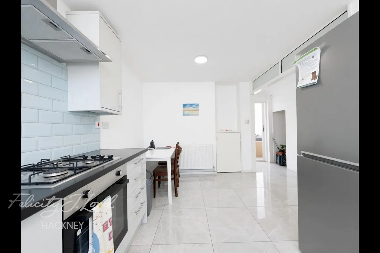 Cassland Road, photo 16
