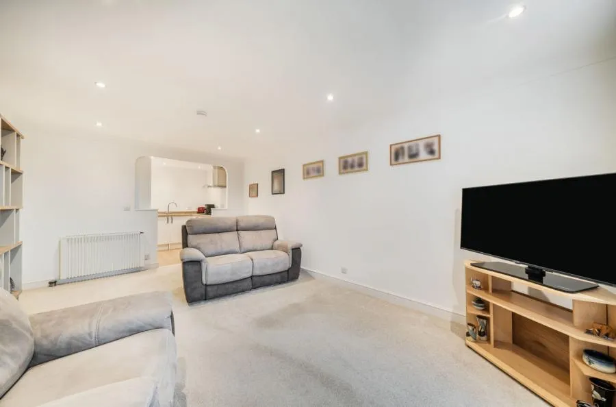 Round Hill Meadow, Great Boughton, CH3, photo 6