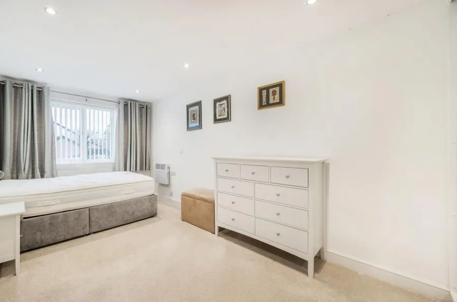 Round Hill Meadow, Great Boughton, CH3, photo 8