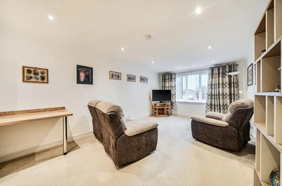 Round Hill Meadow, Great Boughton, CH3, photo 7