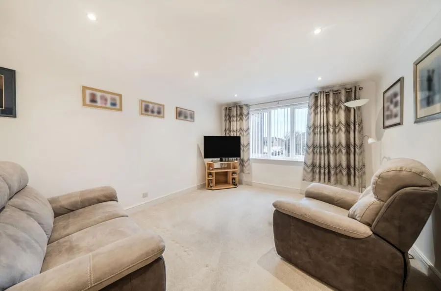 Round Hill Meadow, Great Boughton, CH3, photo 3