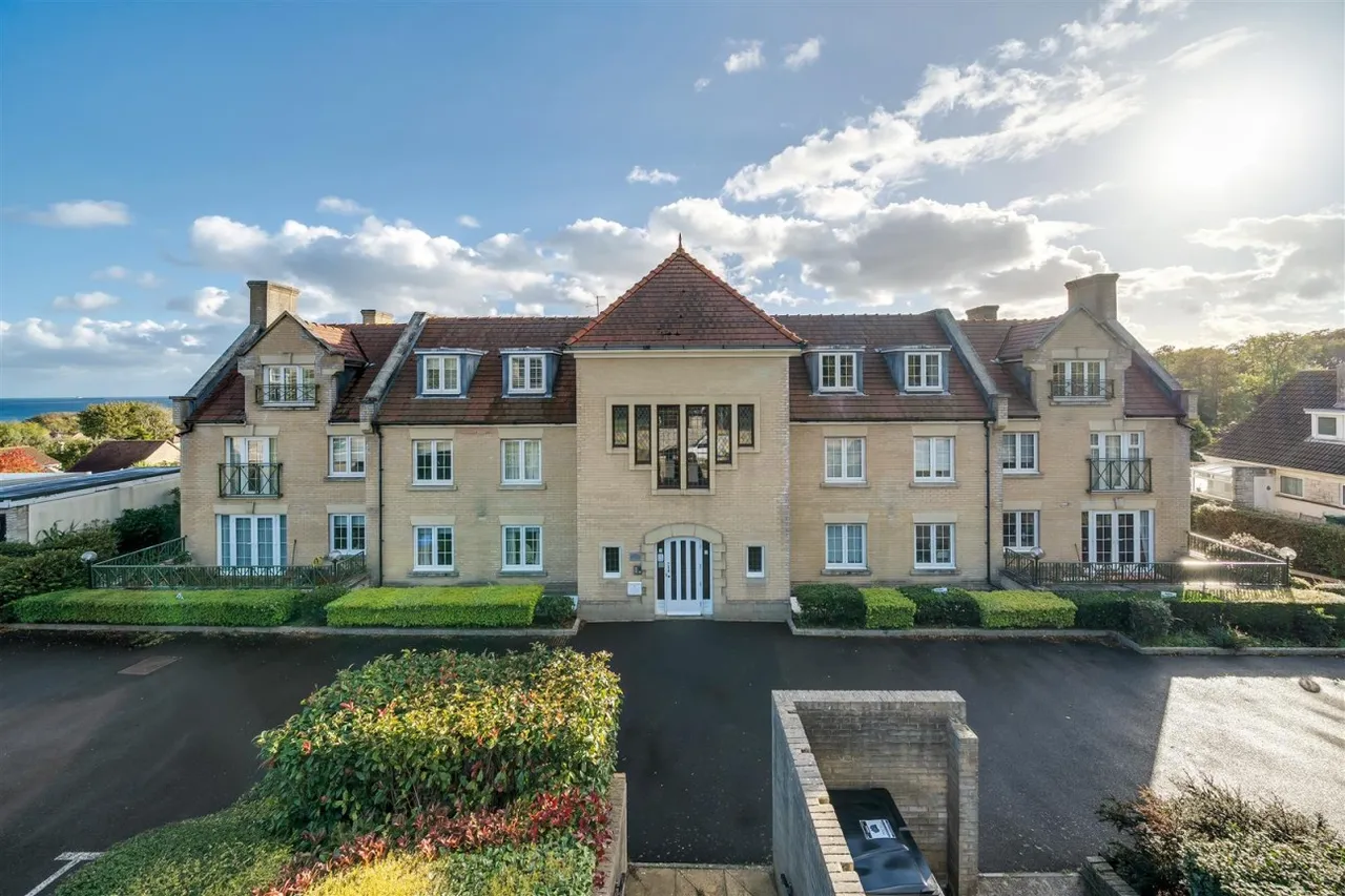 2 bed flat to rent, Buxton Road, Weymouth, DT4