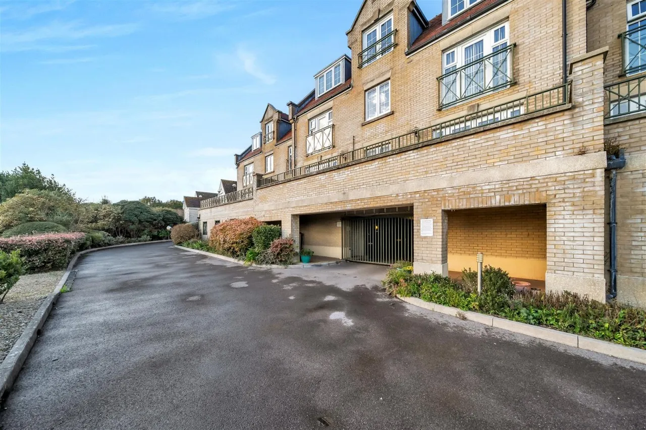 Buxton Road, Weymouth, DT4, photo 12