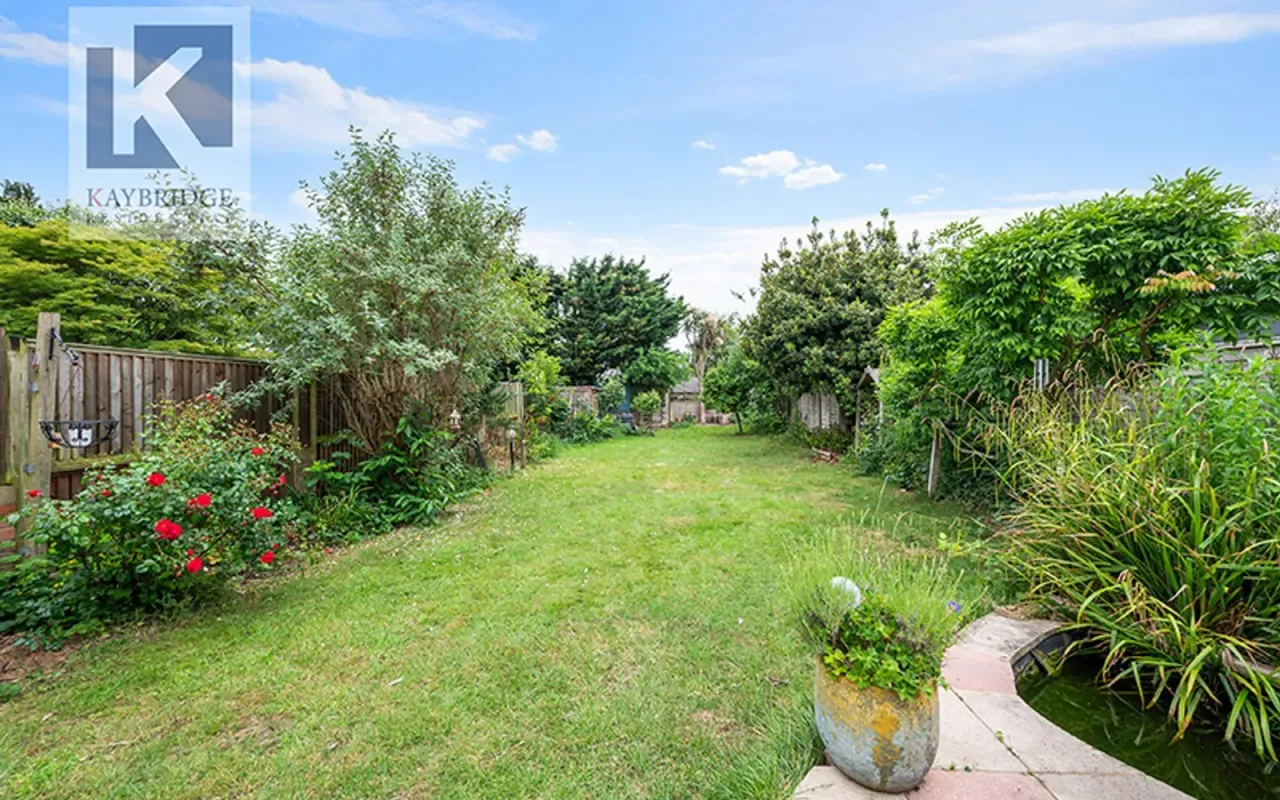 Walsingham Gardens, Epsom, KT19, photo 7