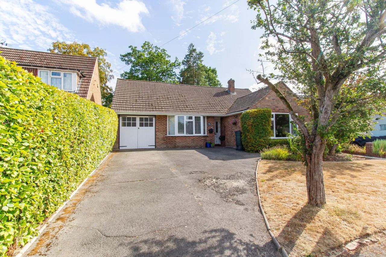 4 bed house for sale — Frere Avenue, Fleet, GU51 5AW