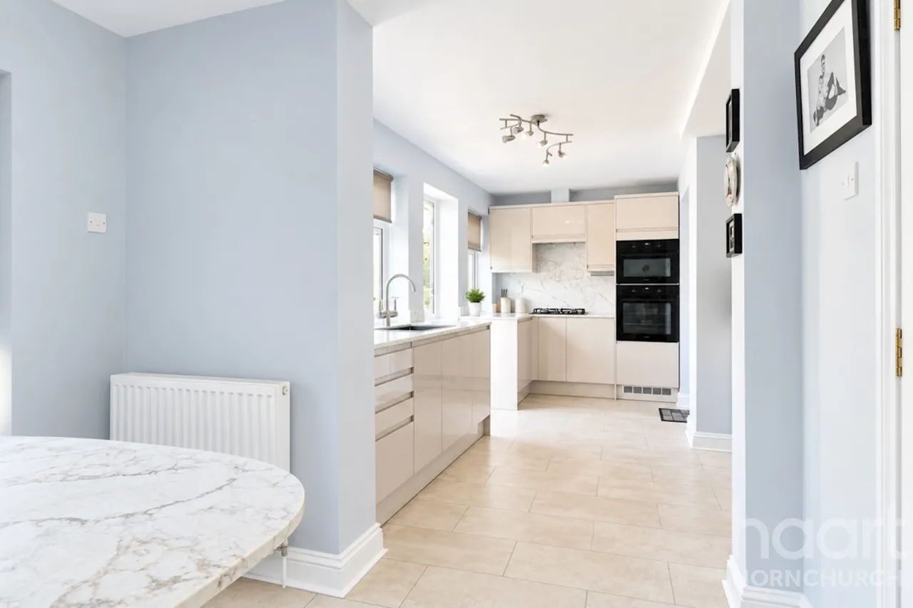 Acacia Avenue, Hornchurch, RM12, photo 3