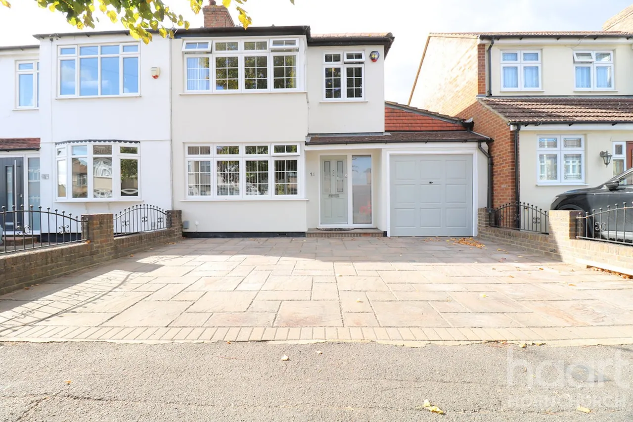 3 bed house for sale, Acacia Avenue, Hornchurch, RM12