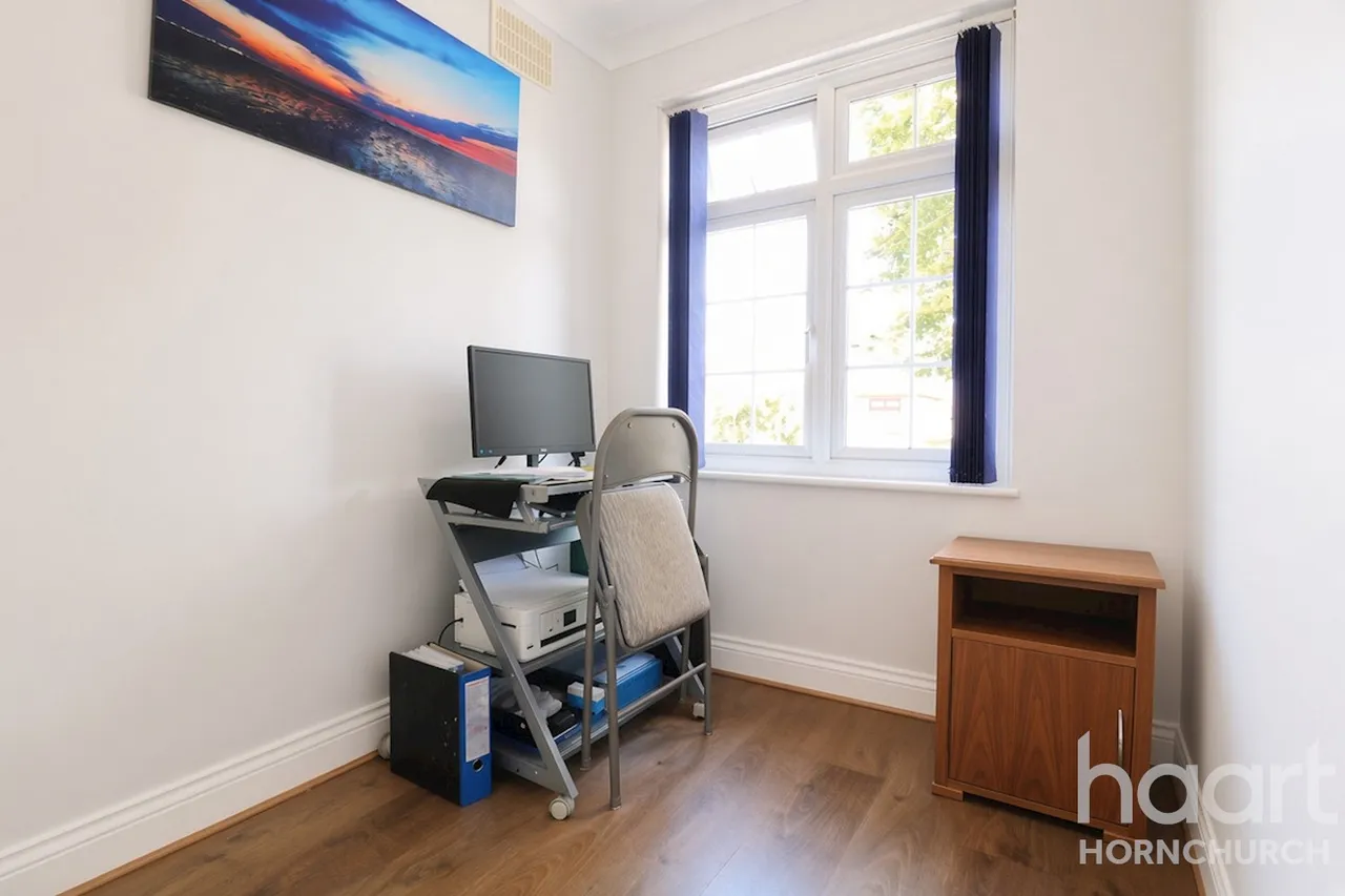 Acacia Avenue, Hornchurch, RM12, photo 7
