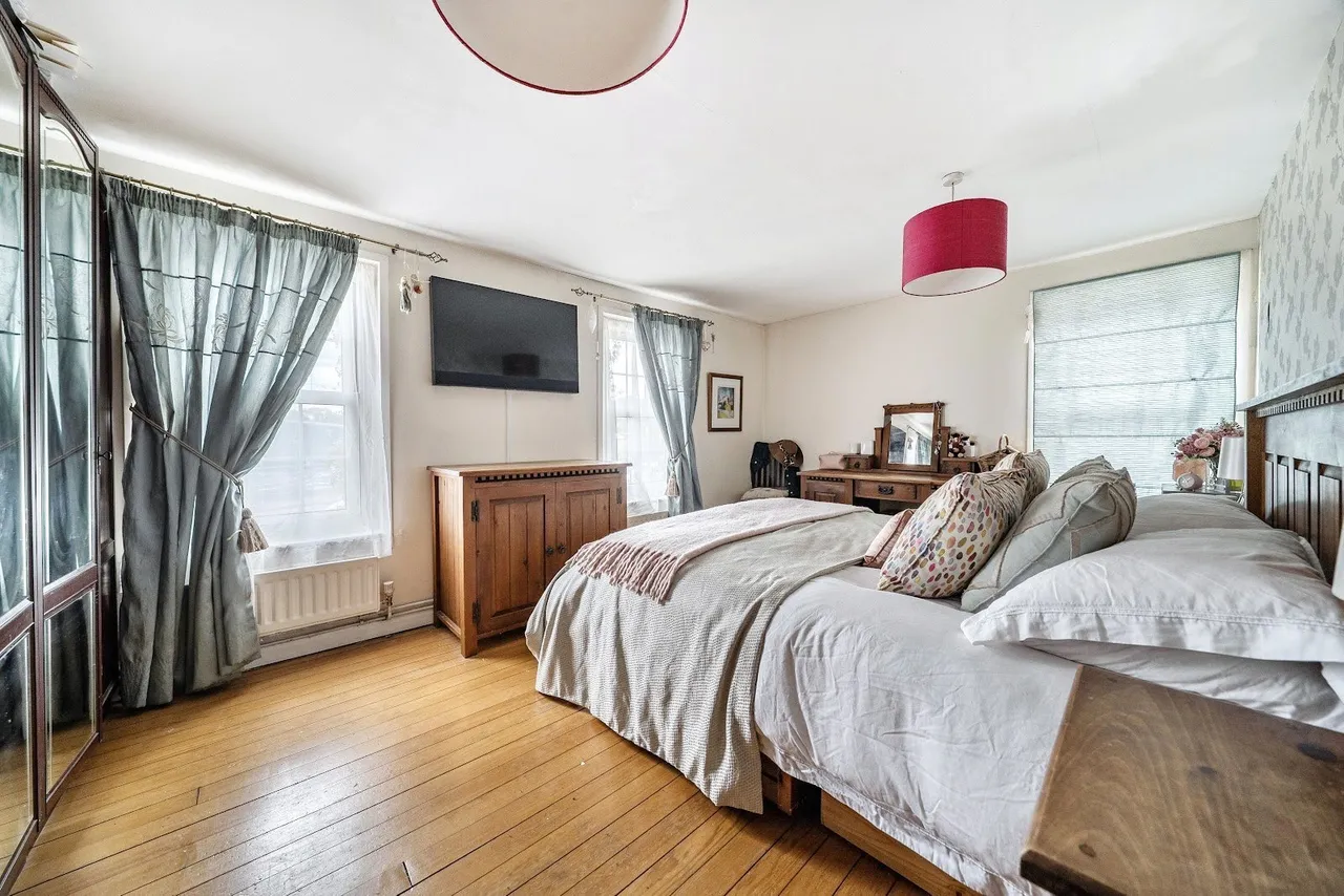 London Road, Bagshot, GU19, photo 7
