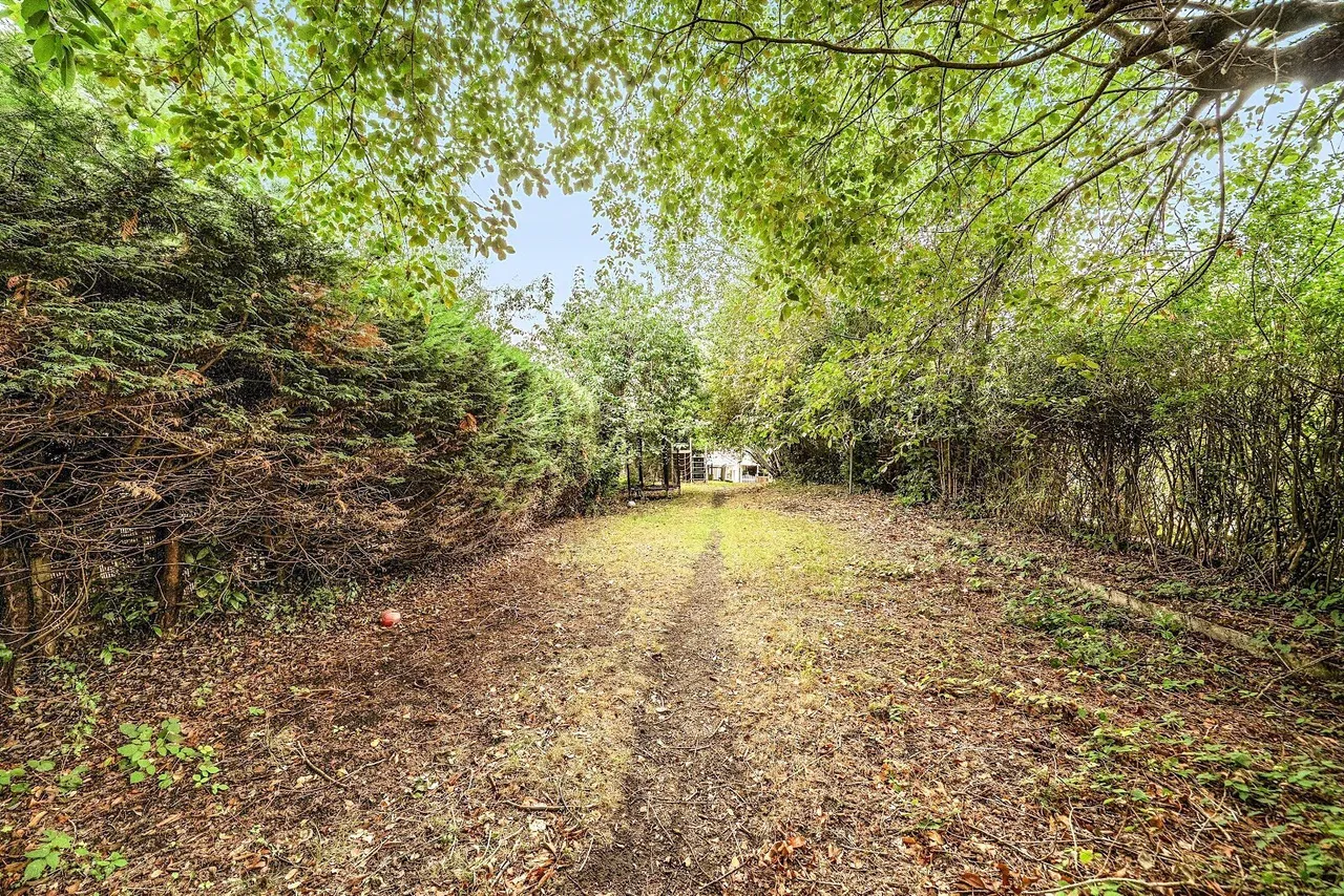 London Road, Bagshot, GU19, photo 6