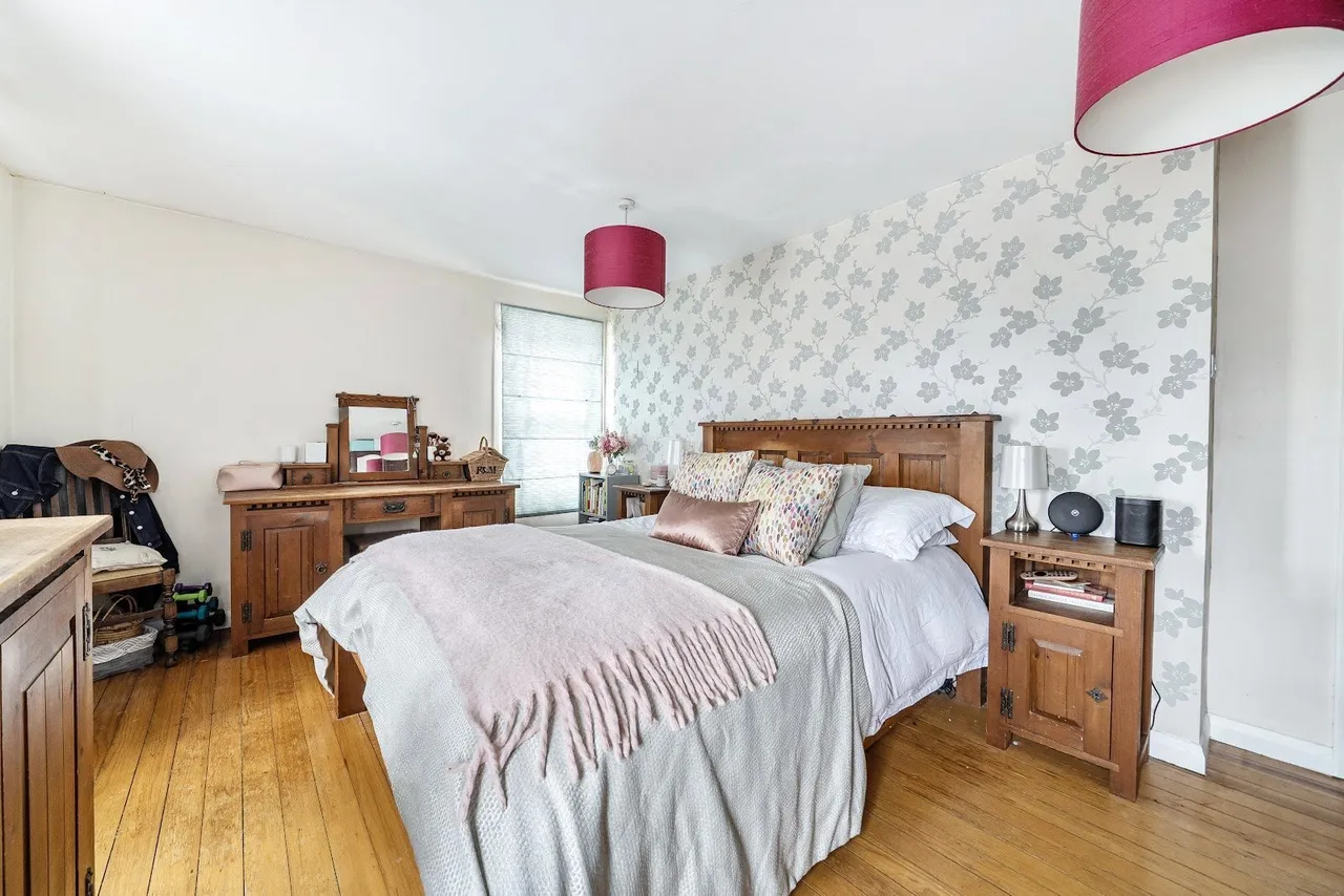 London Road, Bagshot, GU19, photo 15