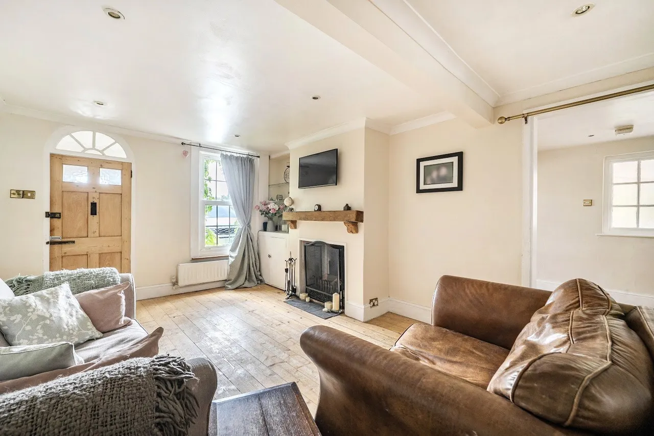 London Road, Bagshot, GU19, photo 17