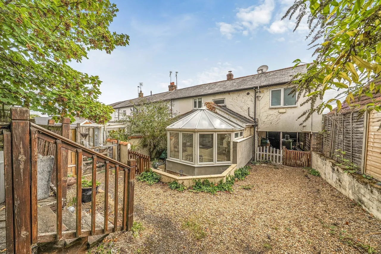 London Road, Bagshot, GU19, photo 11