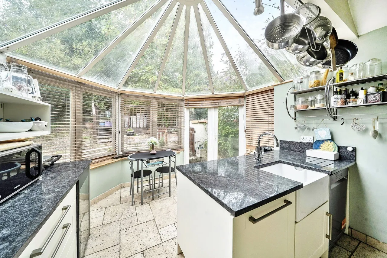 London Road, Bagshot, GU19, photo 4