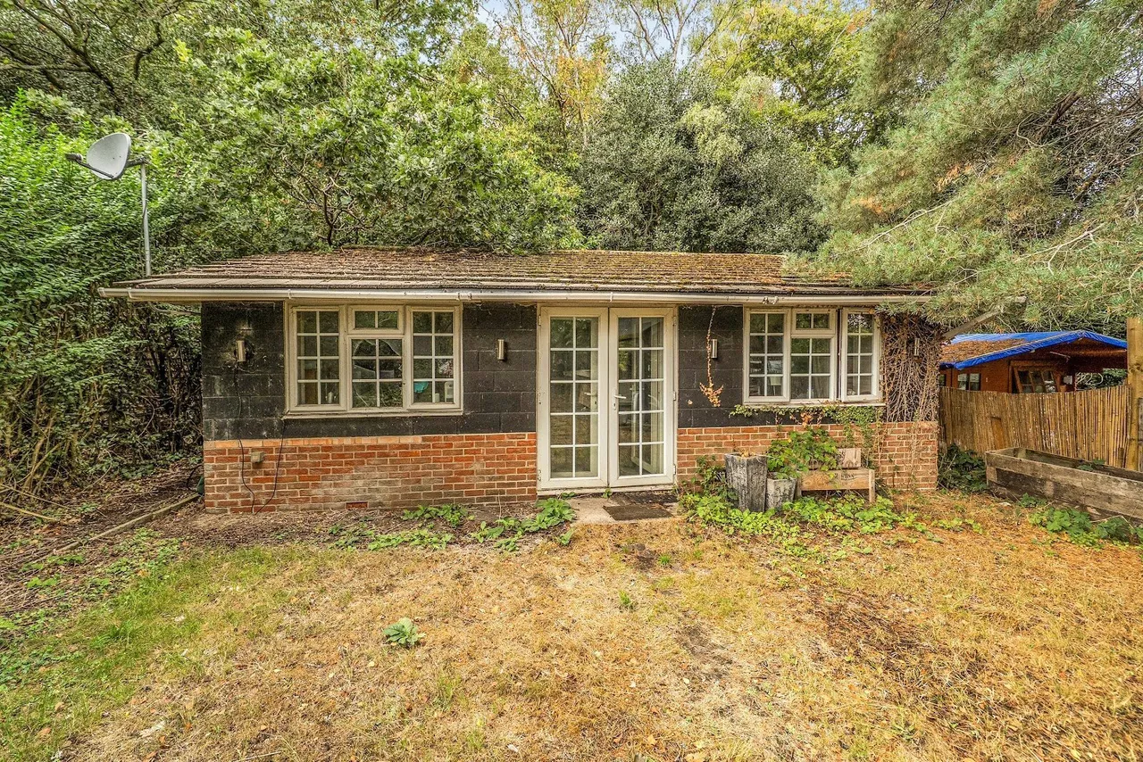 London Road, Bagshot, GU19, photo 18
