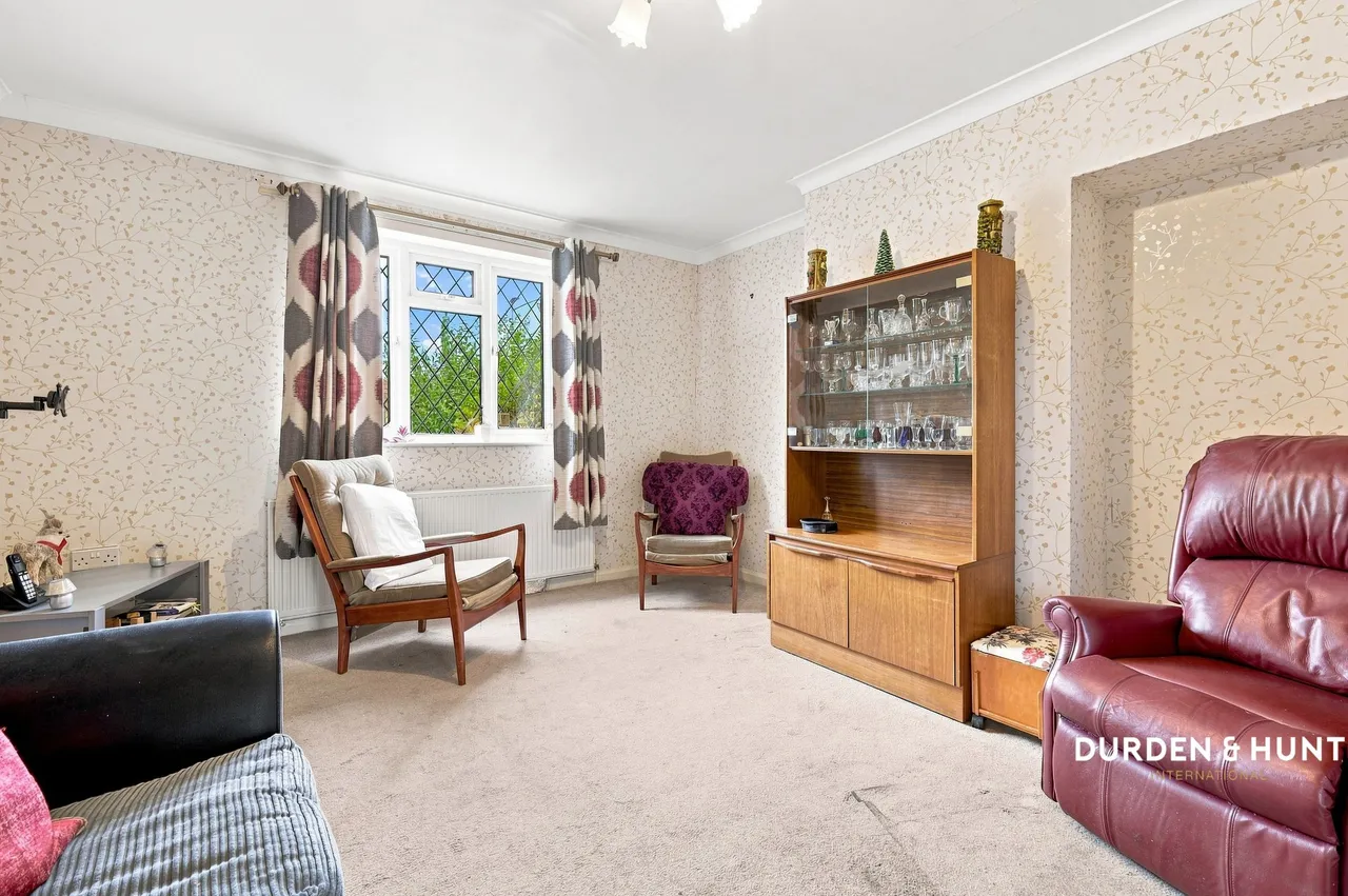 West Road, Chadwell Heath, RM6, photo 2