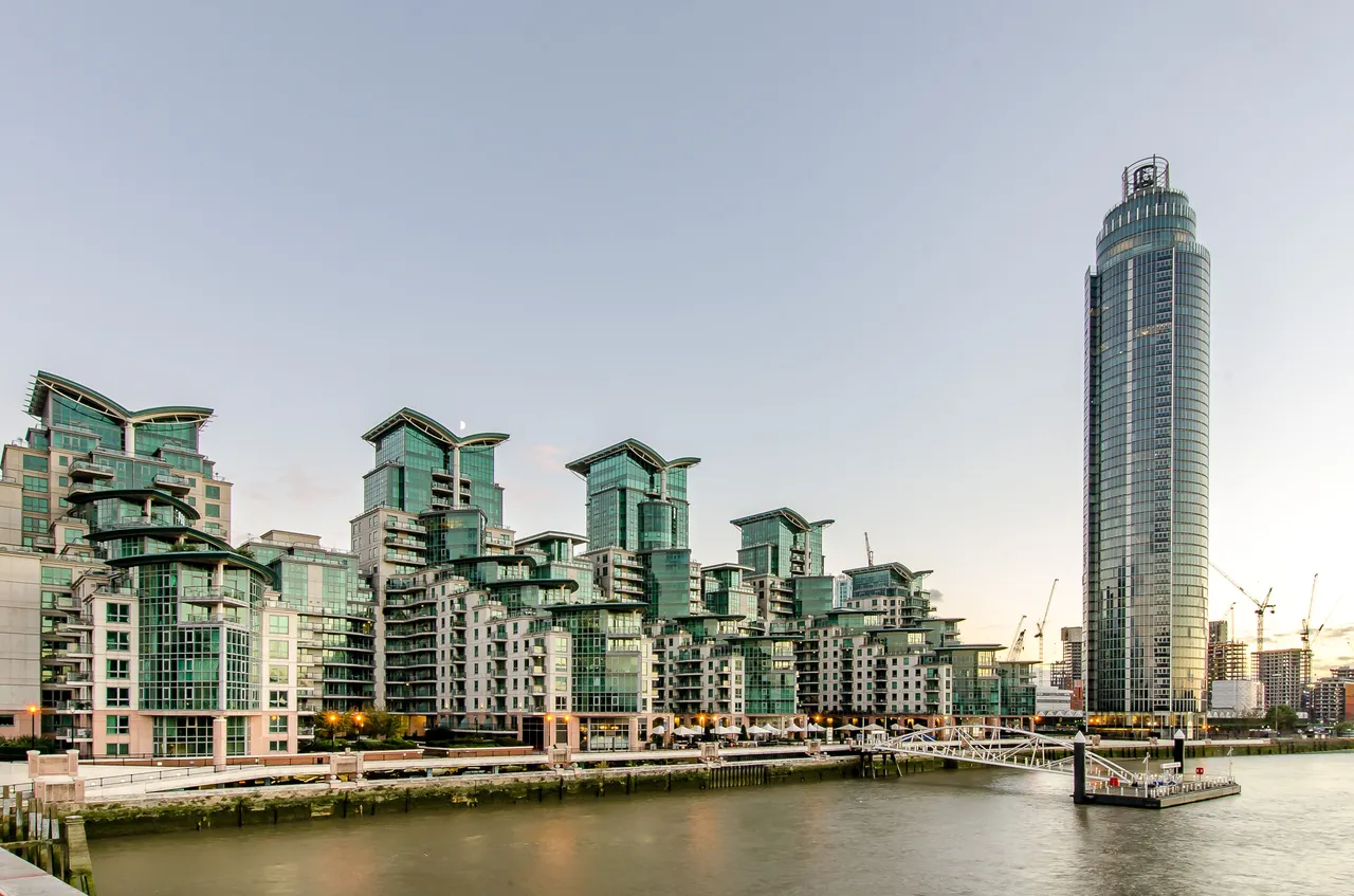 574 Hanover House, 7 St George Wharf, London, photo 5