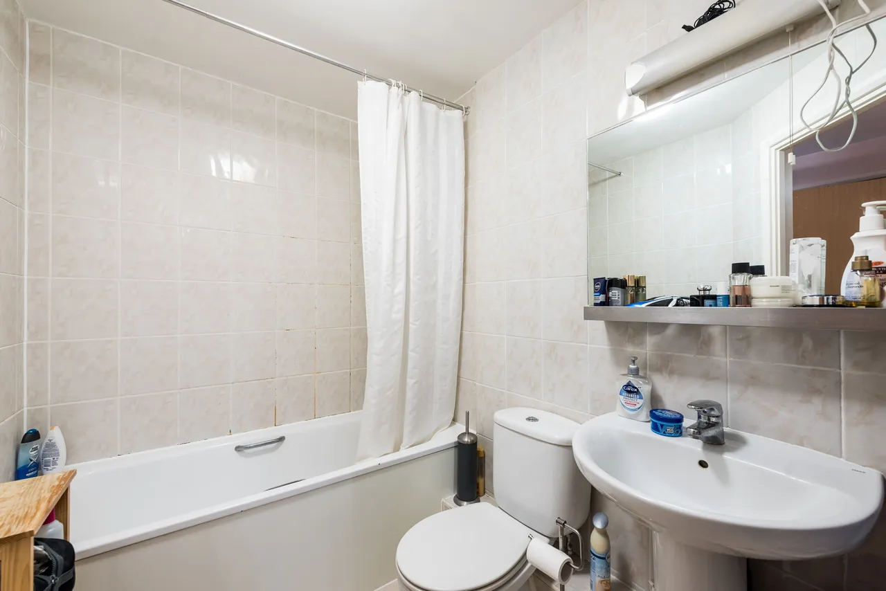 574 Hanover House, 7 St George Wharf, London, photo 4