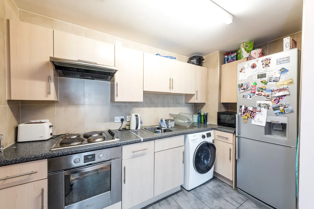 574 Hanover House, 7 St George Wharf, London, photo 3