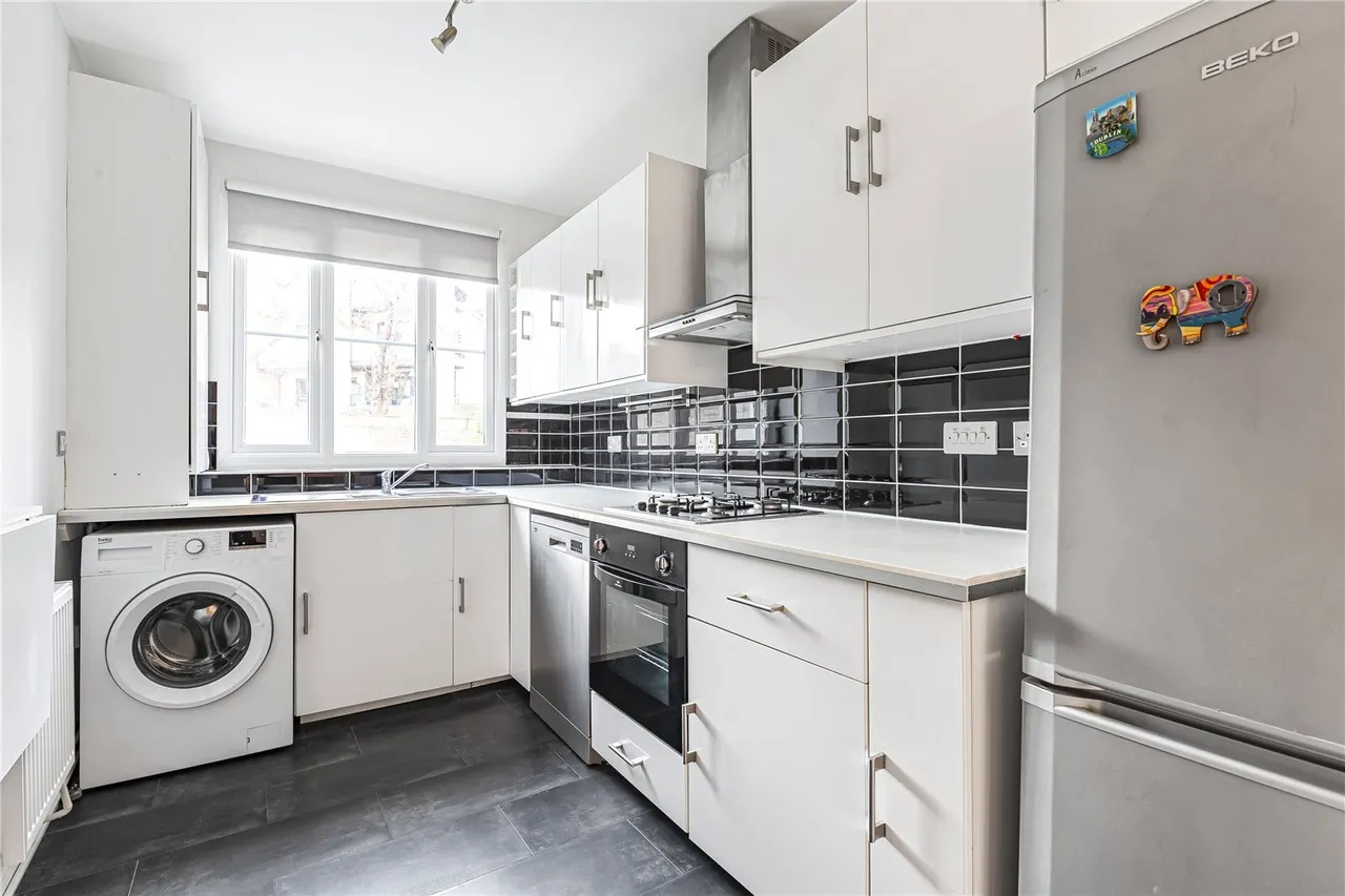 Palace Road, London, SW2, photo 4
