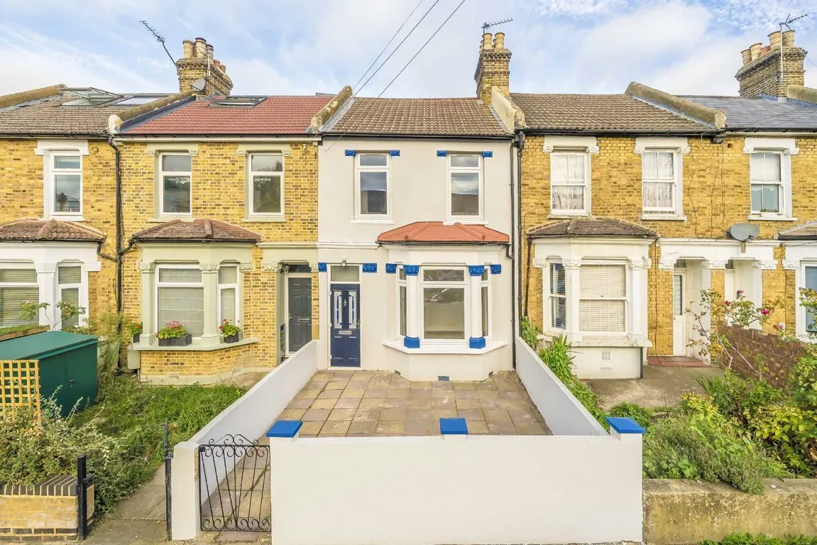 4 bed property for sale, Colmer Road, SW16