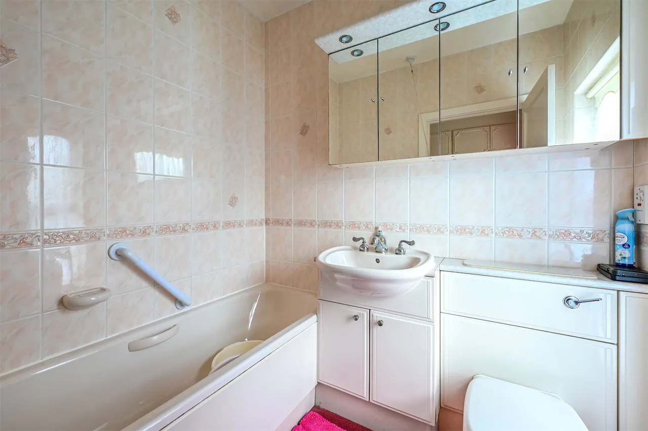 Dinorben Beeches, Fleet, Hampshire, GU52 7SR, photo 8