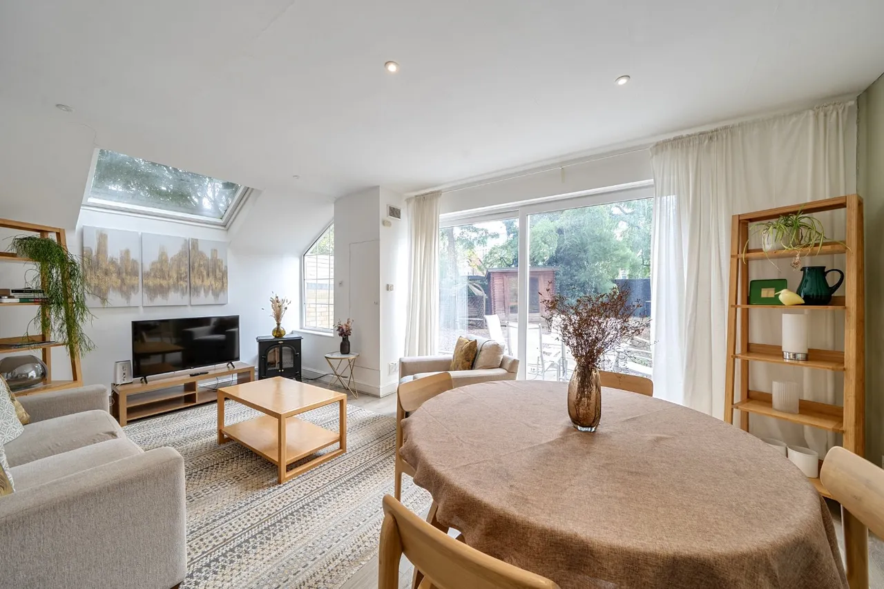 2 bed house to rent — Brondesbury Road, London, NW6