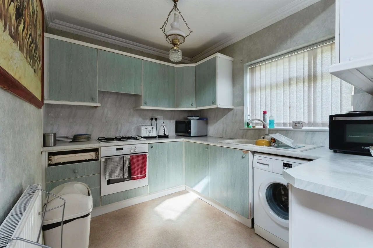 Queens Park Avenue, Bournemouth, photo 12