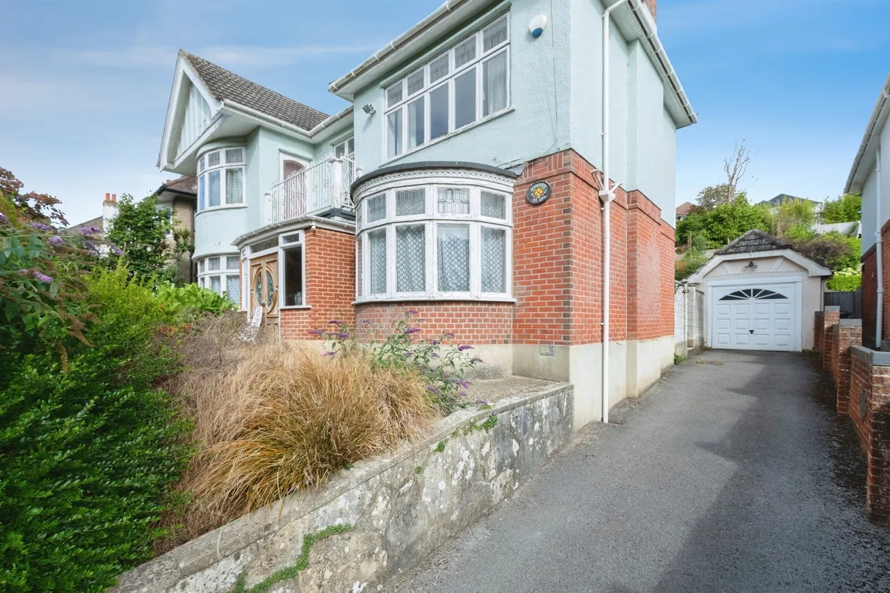 4 bed house for sale — Queens Park Avenue, Bournemouth