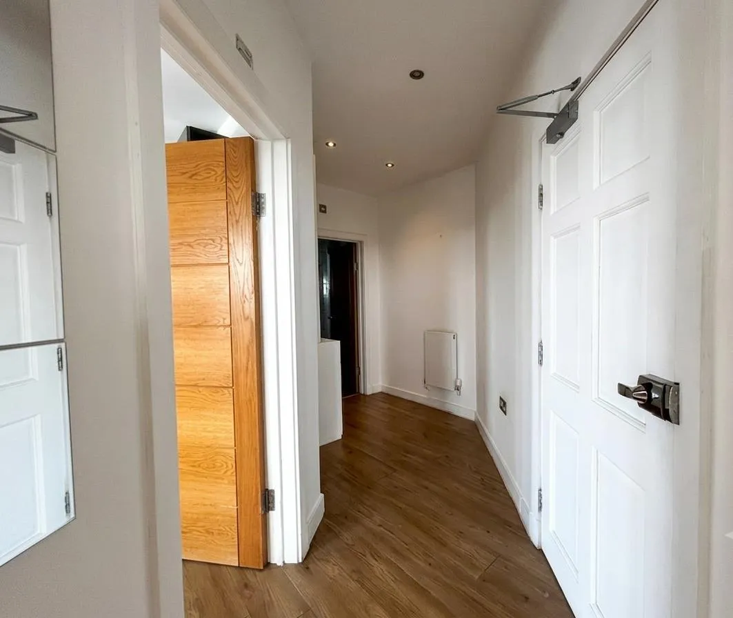 Neasden Lane, London, NW10, photo 3