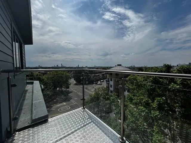 Neasden Lane, London, NW10, photo 8