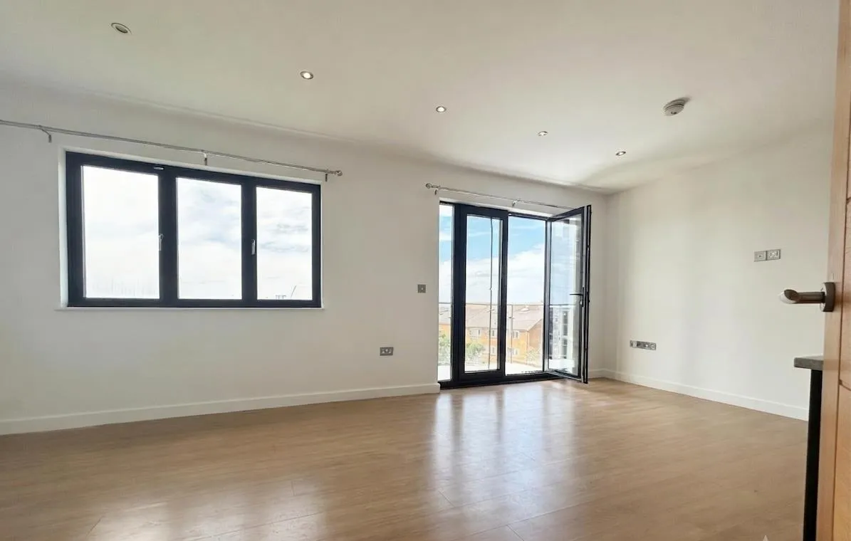 Neasden Lane, London, NW10, photo 4