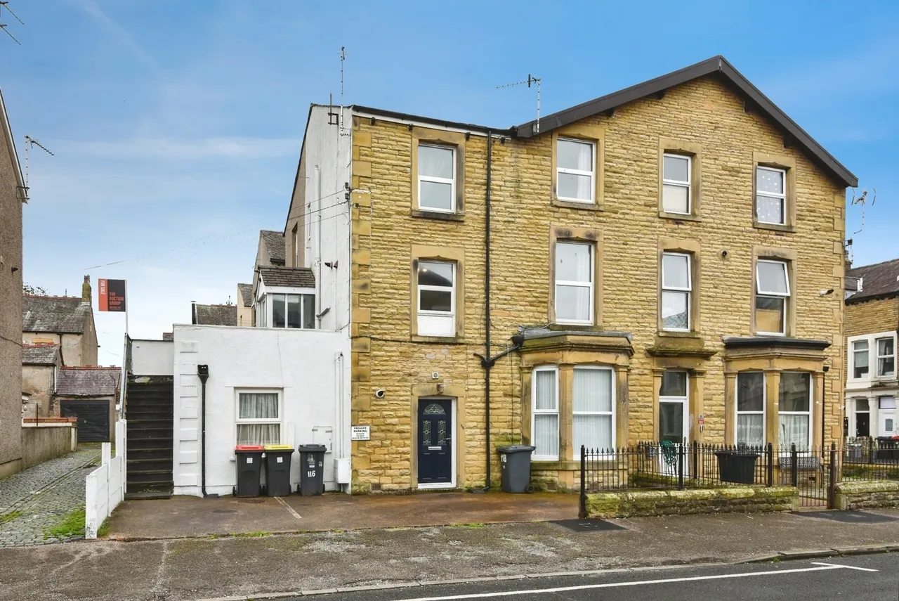 2 bed flat for sale, Chatsworth Road, Morecambe, LA3