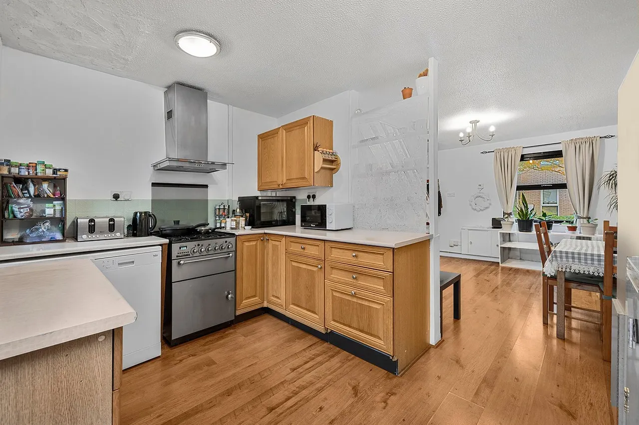 2 bed house to rent, Trothy Road, London, SE1