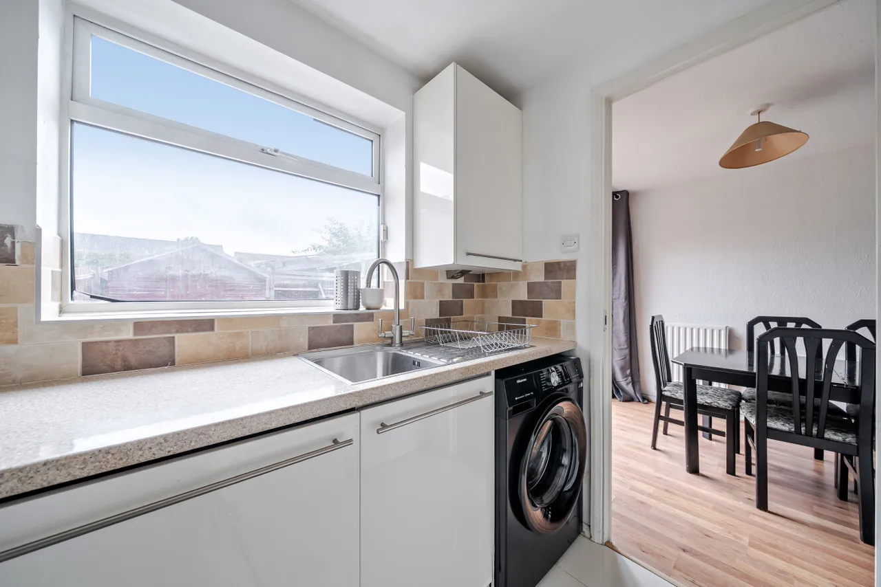 Wilson Avenue, Mitcham, Surrey, CR4, photo 6