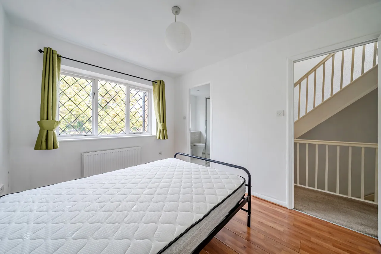 Wilson Avenue, Mitcham, Surrey, CR4, photo 7