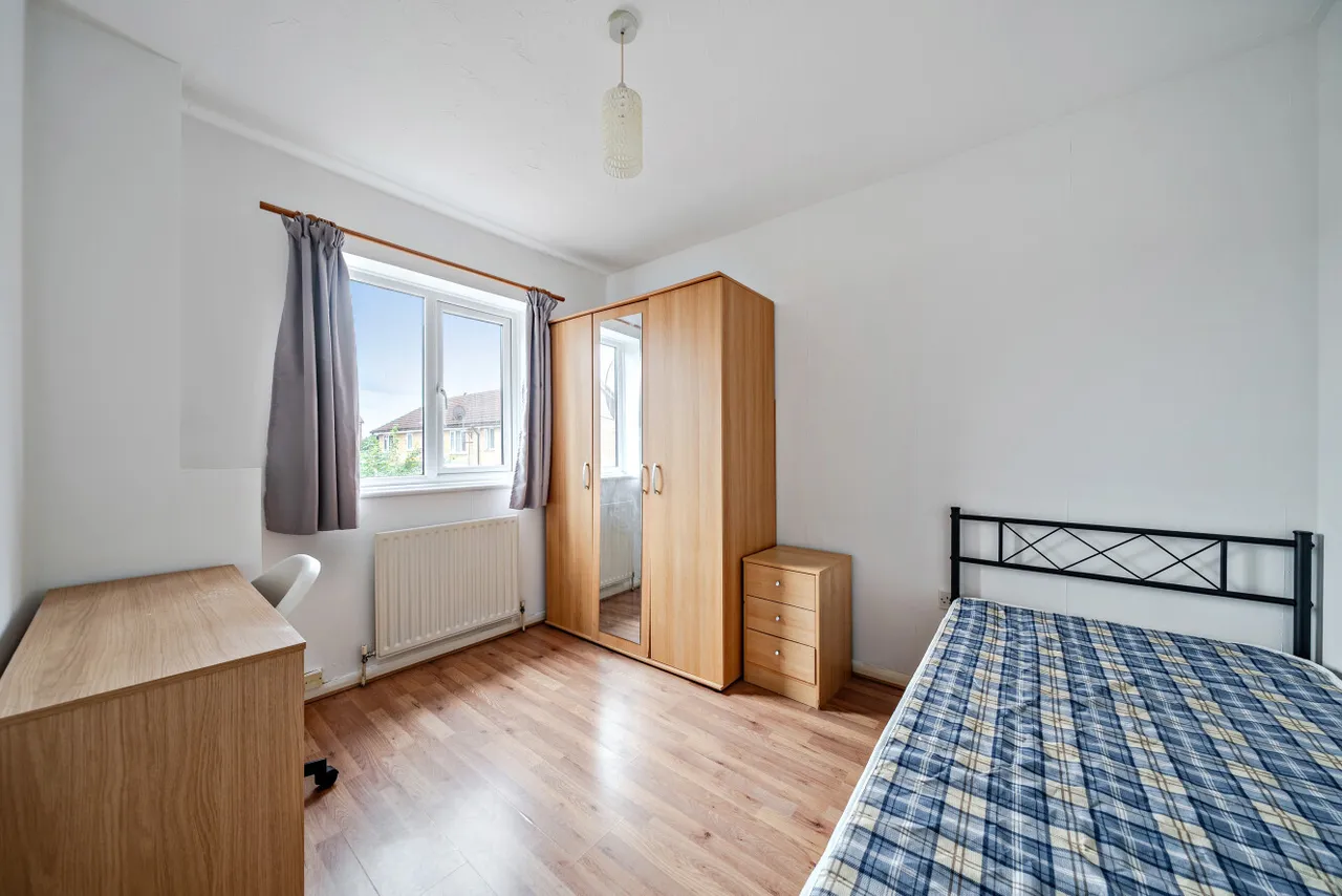 Wilson Avenue, Mitcham, Surrey, CR4, photo 10