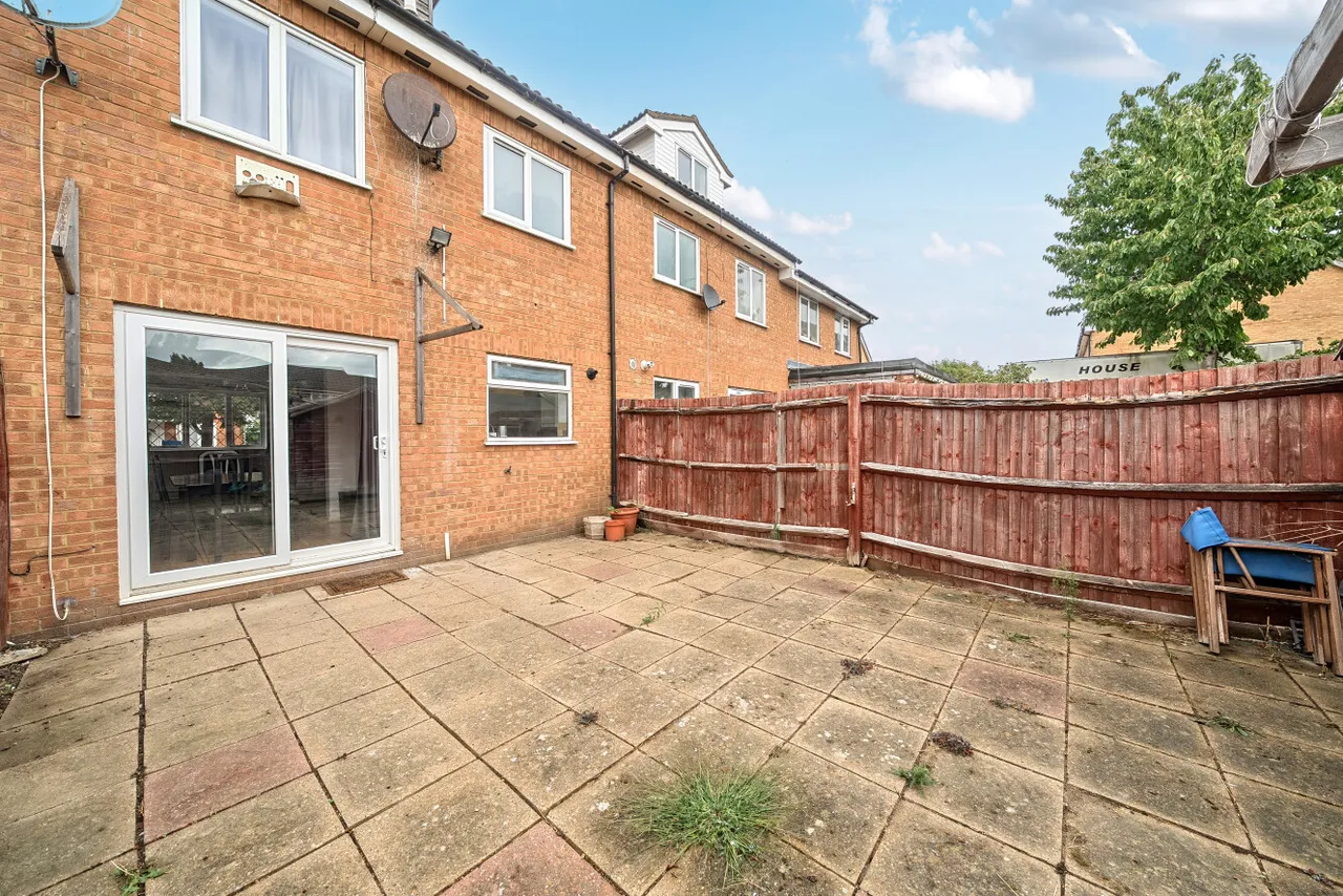 Wilson Avenue, Mitcham, Surrey, CR4, photo 5