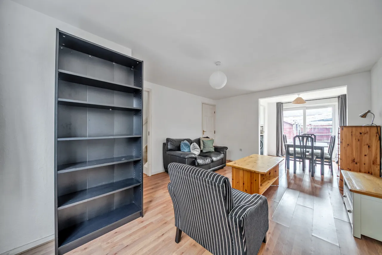 Wilson Avenue, Mitcham, Surrey, CR4, photo 12