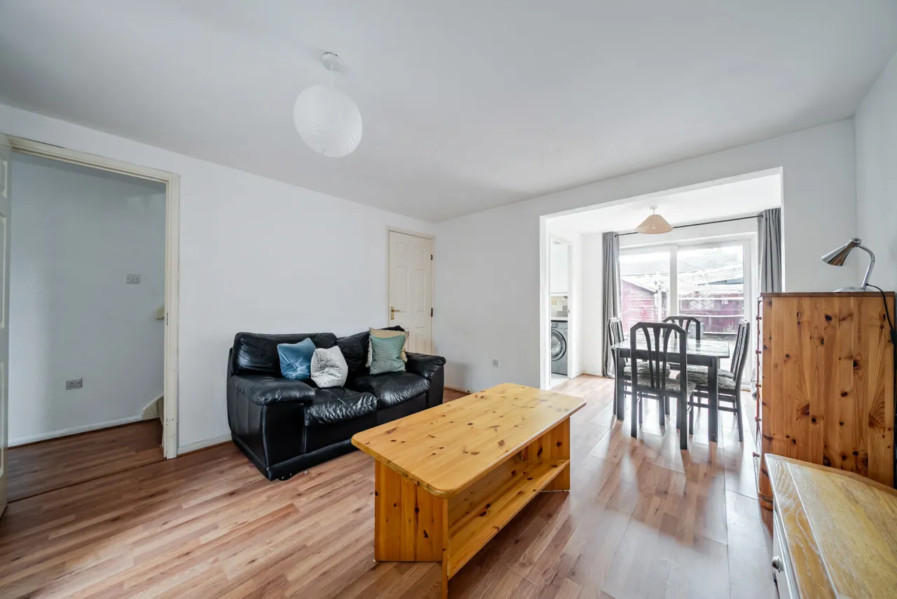 Wilson Avenue, Mitcham, Surrey, CR4, photo 4