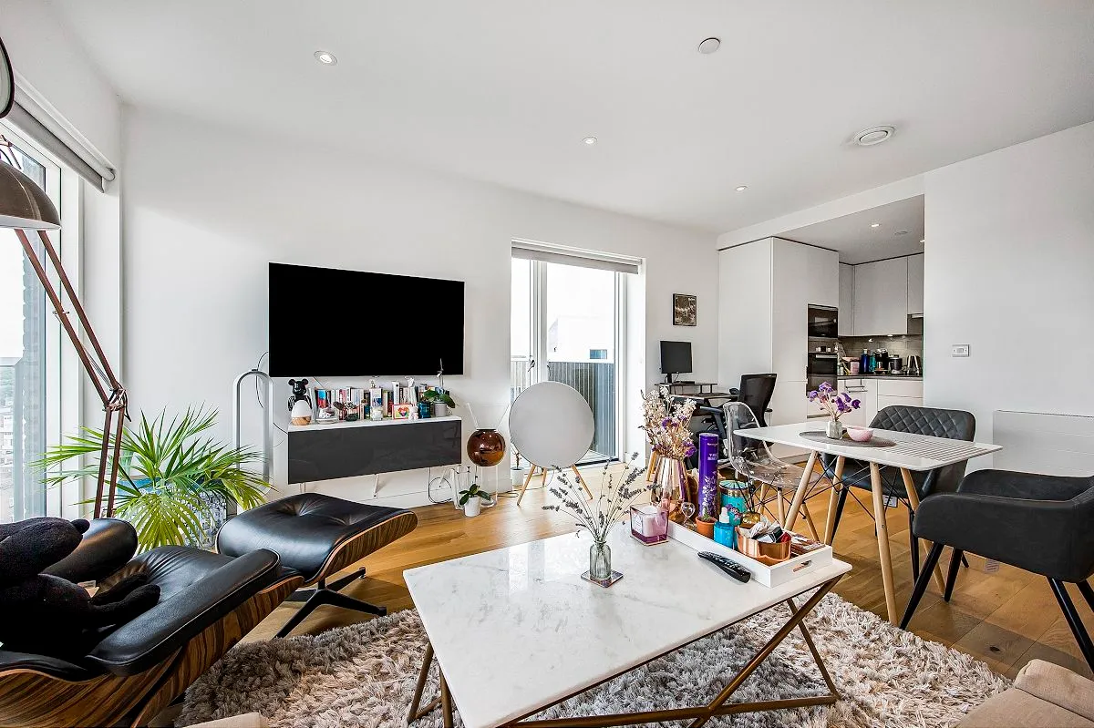 London, E16 1YU, photo 2