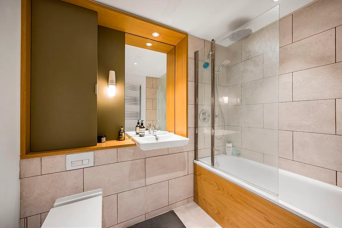 London, E16 1YU, photo 10
