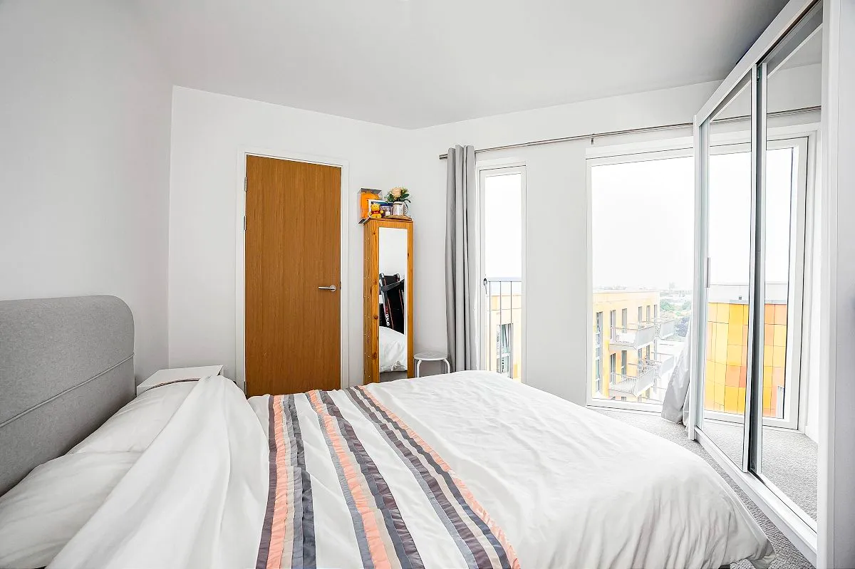 London, E16 1YU, photo 9