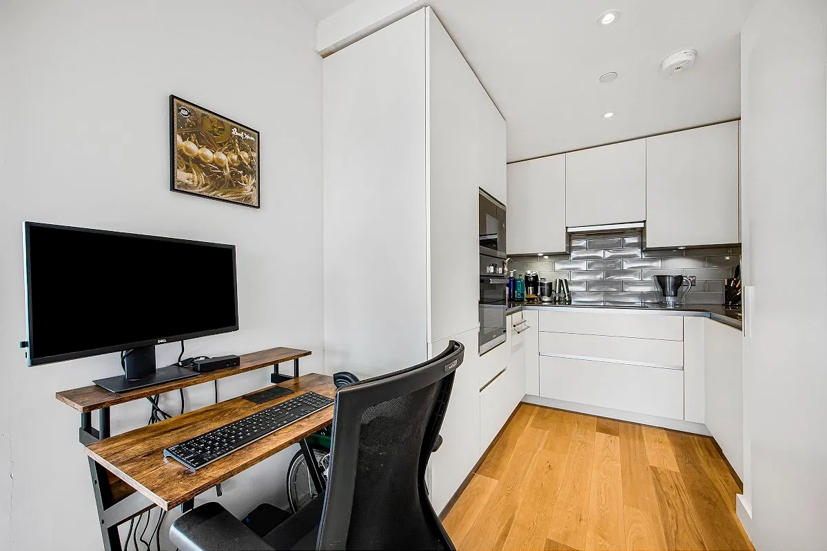 London, E16 1YU, photo 6