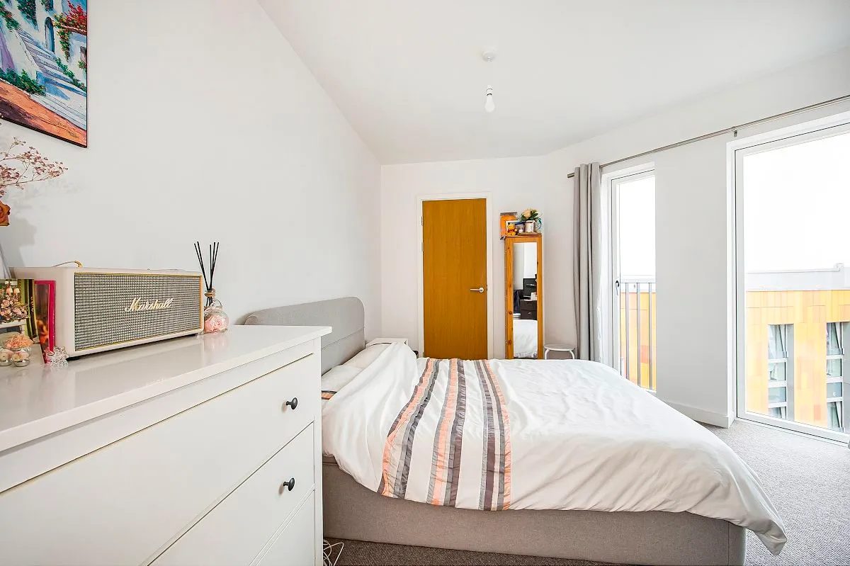 London, E16 1YU, photo 8
