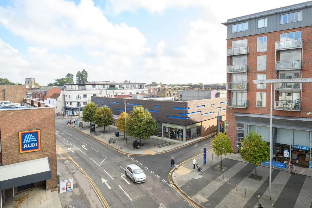 Hepworth Way, Walton-On-Thames, KT12, photo 9